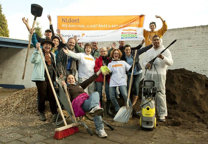 Vrijwilligers helpen Coöperatie Blauwdorp tijdens NLdoet!
