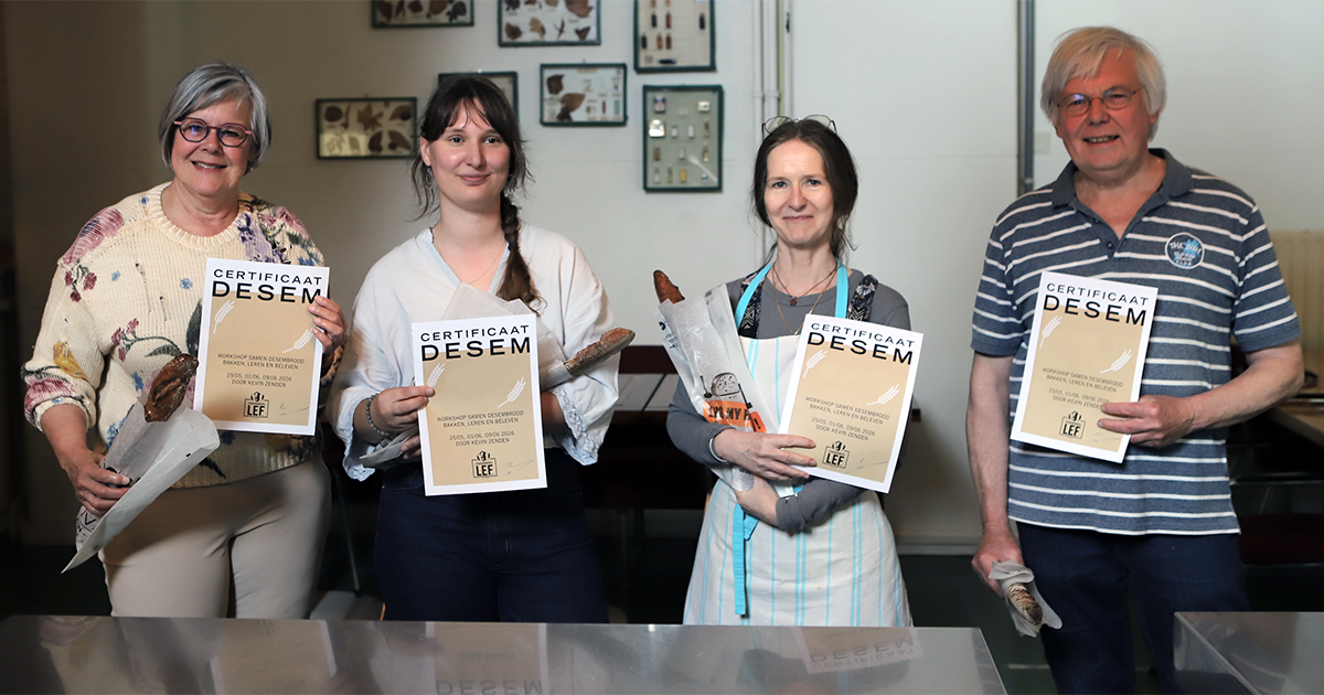 Eerste vier ‘afgestudeerden’ van de desemworkshop ontvangen certificaat